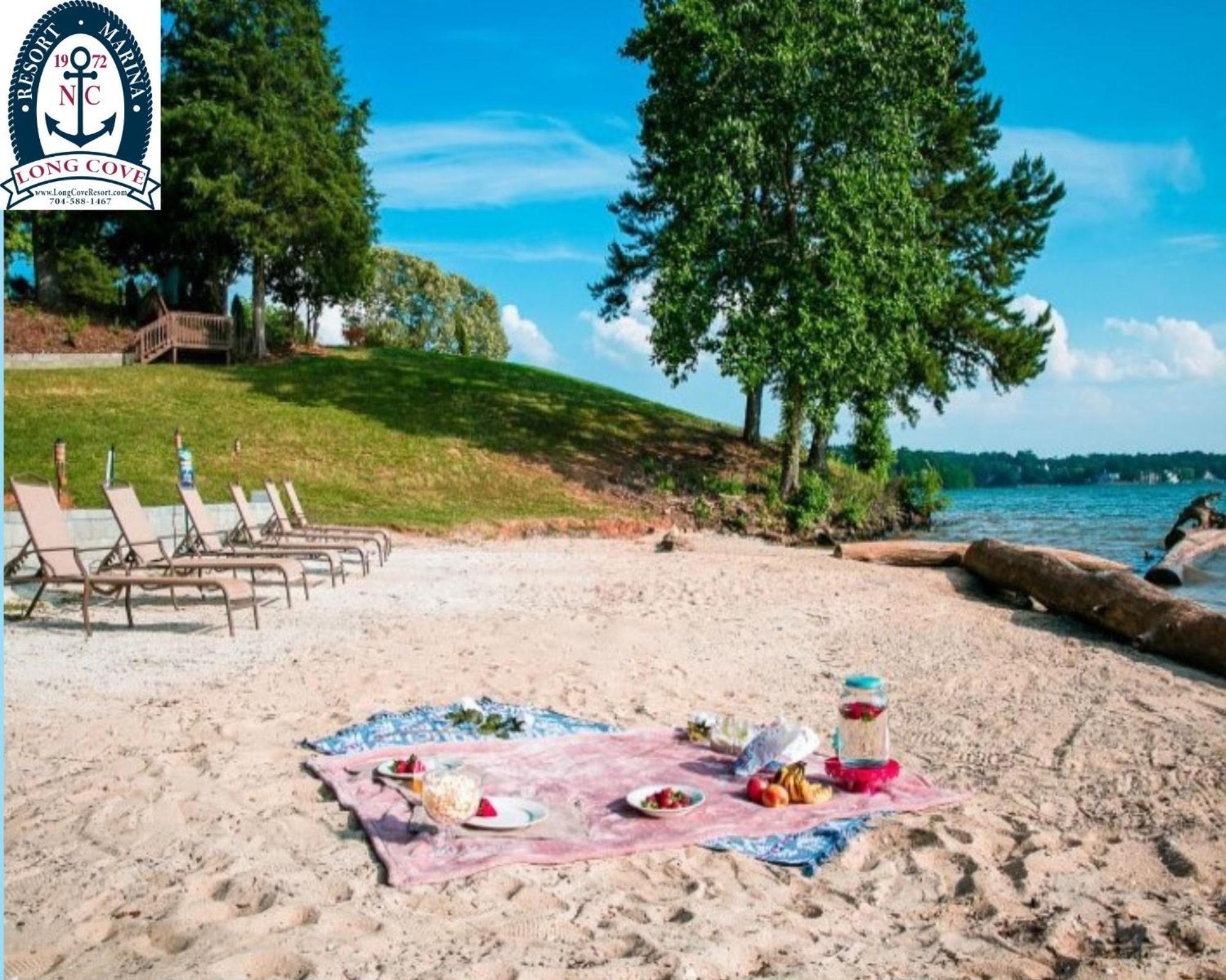 Long Cove Resort And Marina Charlotte Room photo
