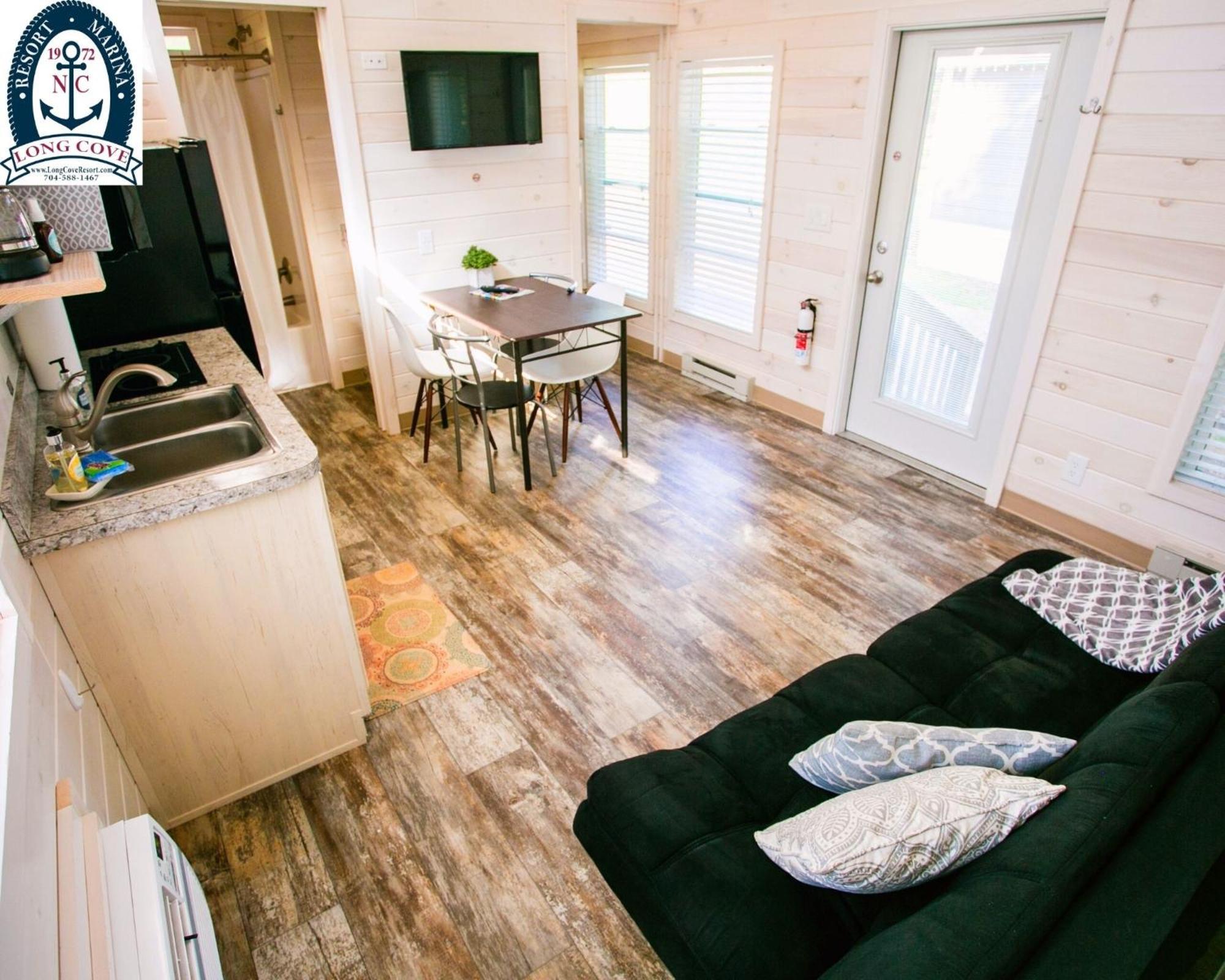 Long Cove Resort And Marina Charlotte Room photo